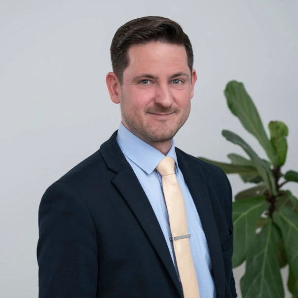 Portrait von Mag. Philipp Uschakow